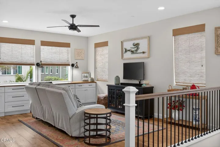 24-web-or-mls-UpmarketMedia_541Owens-24