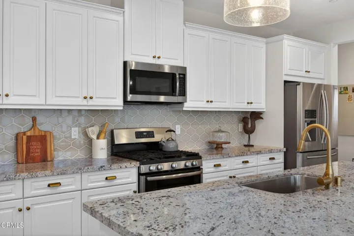 17-web-or-mls-UpmarketMedia_541Owens-17