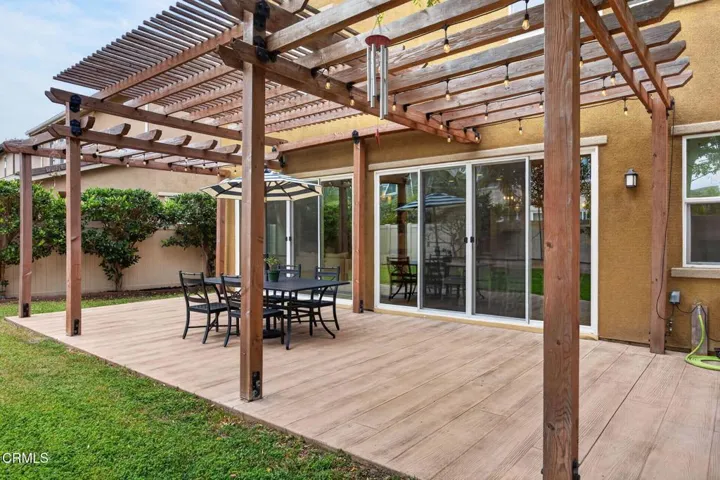 50-web-or-mls-UpmarketMedia_541Owens-51