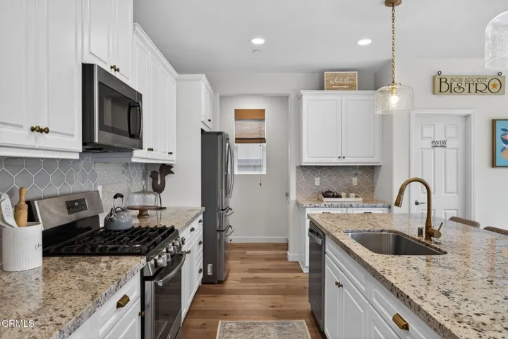 19-web-or-mls-UpmarketMedia_541Owens-19