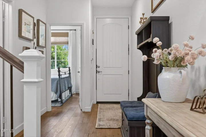 6-web-or-mls-UpmarketMedia_541Owens-6