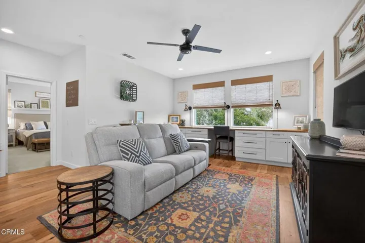 26-web-or-mls-UpmarketMedia_541Owens-26