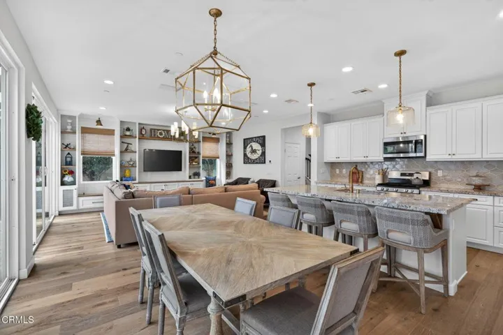 14-web-or-mls-UpmarketMedia_541Owens-14
