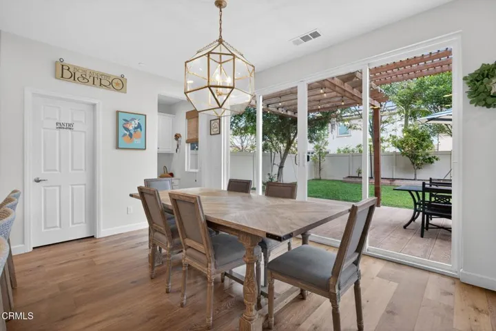 13-web-or-mls-UpmarketMedia_541Owens-13