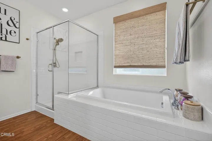 36-web-or-mls-UpmarketMedia_541Owens-36