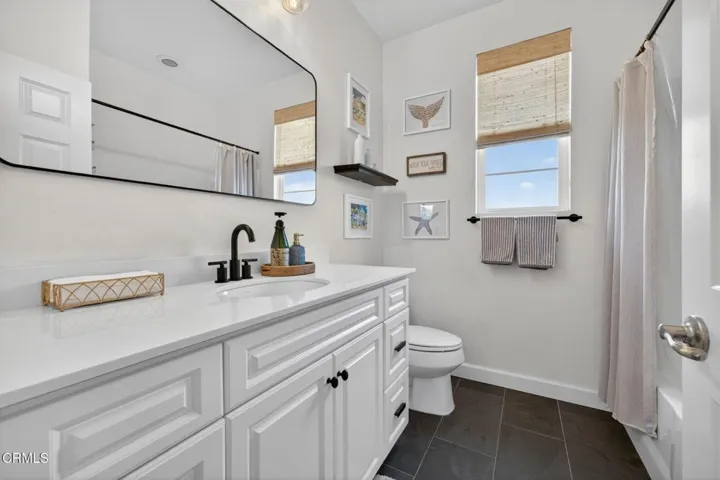 46-web-or-mls-UpmarketMedia_541Owens-46
