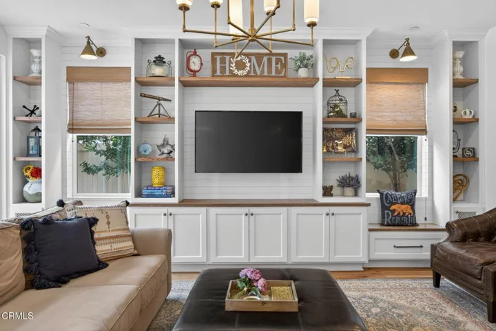 9-web-or-mls-UpmarketMedia_541Owens-9