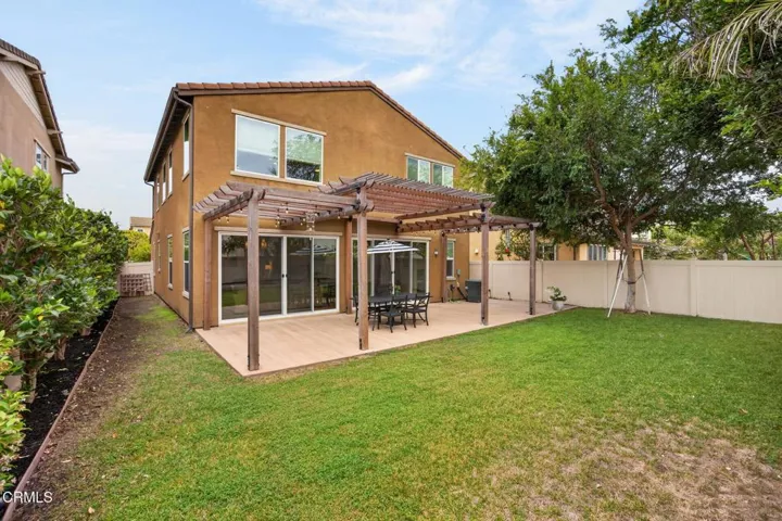 52-web-or-mls-UpmarketMedia_541Owens-50