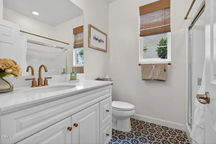 42-web-or-mls-UpmarketMedia_541Owens-42