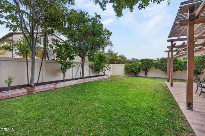 54-web-or-mls-UpmarketMedia_541Owens-54