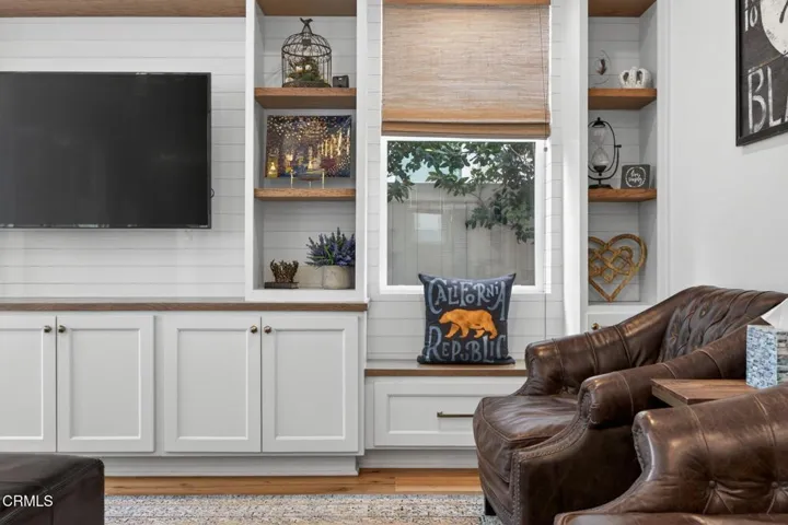11-web-or-mls-UpmarketMedia_541Owens-11