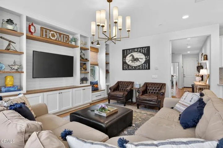 7-web-or-mls-UpmarketMedia_541Owens-7