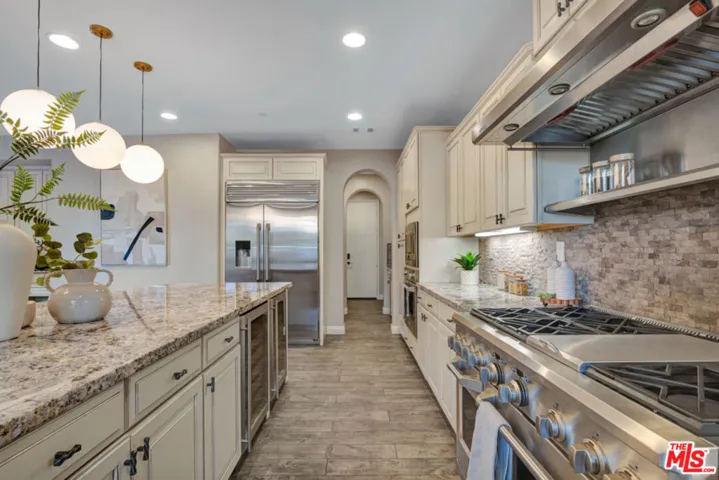 28236 Forge Court, Valencia, California 91354