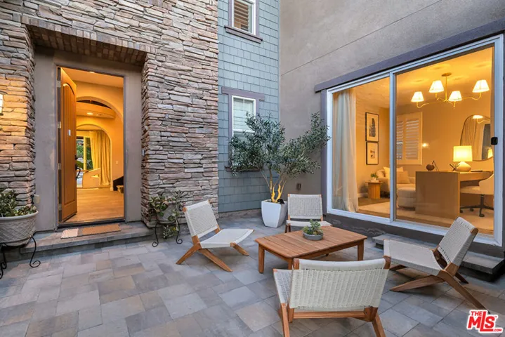 28236 Forge Court, Valencia, California 91354