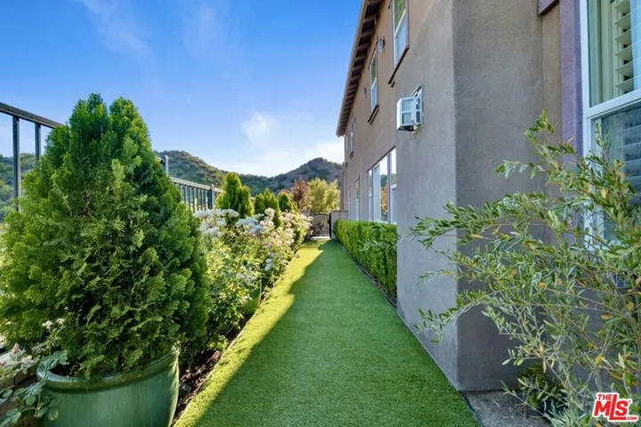 28236 Forge Court, Valencia, California 91354