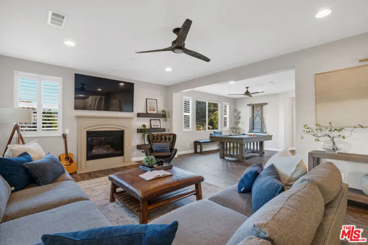 28236 Forge Court, Valencia, California 91354