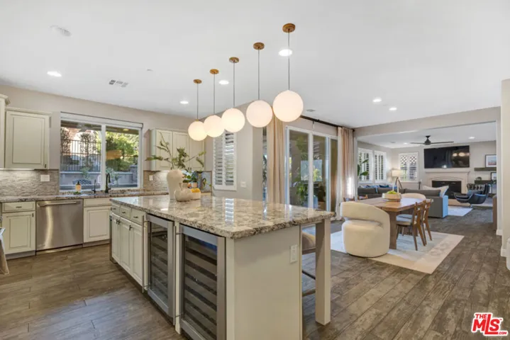 28236 Forge Court, Valencia, California 91354