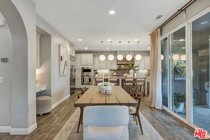28236 Forge Court, Valencia, California 91354