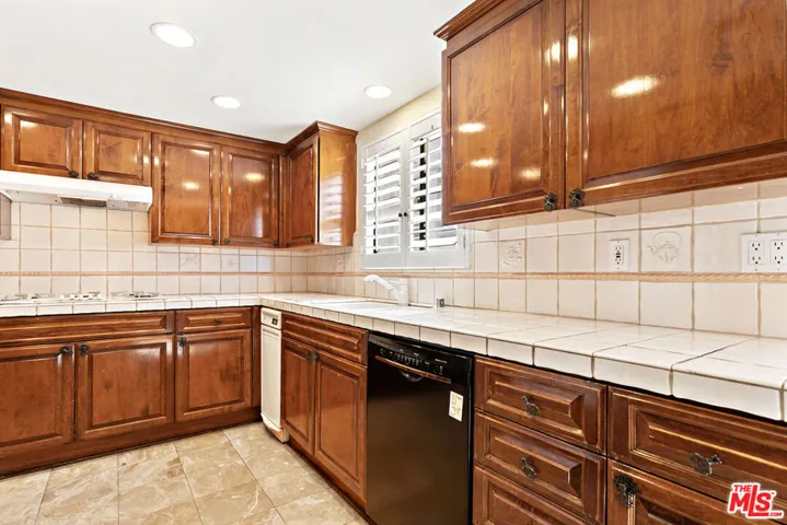 10201 Mason Avenue 108, Chatsworth, California 91311