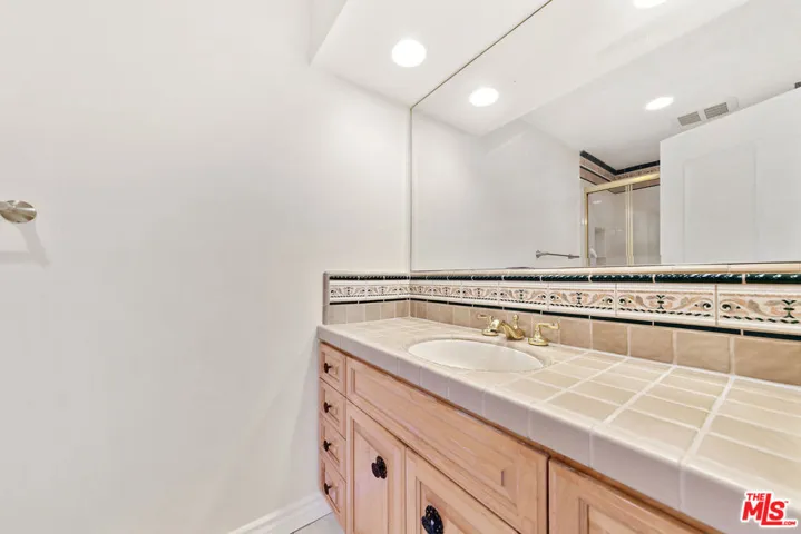 10201 Mason Avenue 108, Chatsworth, California 91311
