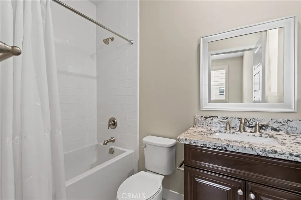 JUNIOR SUITE BATHROOM