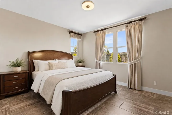 DOWNSTAIRS SUITE