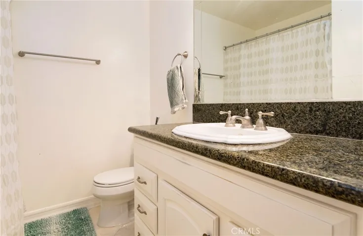 Upstairs Full bathroom