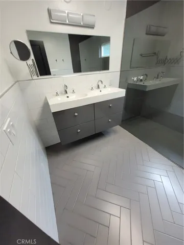 1780 N Summit, Pasadena, California 91103