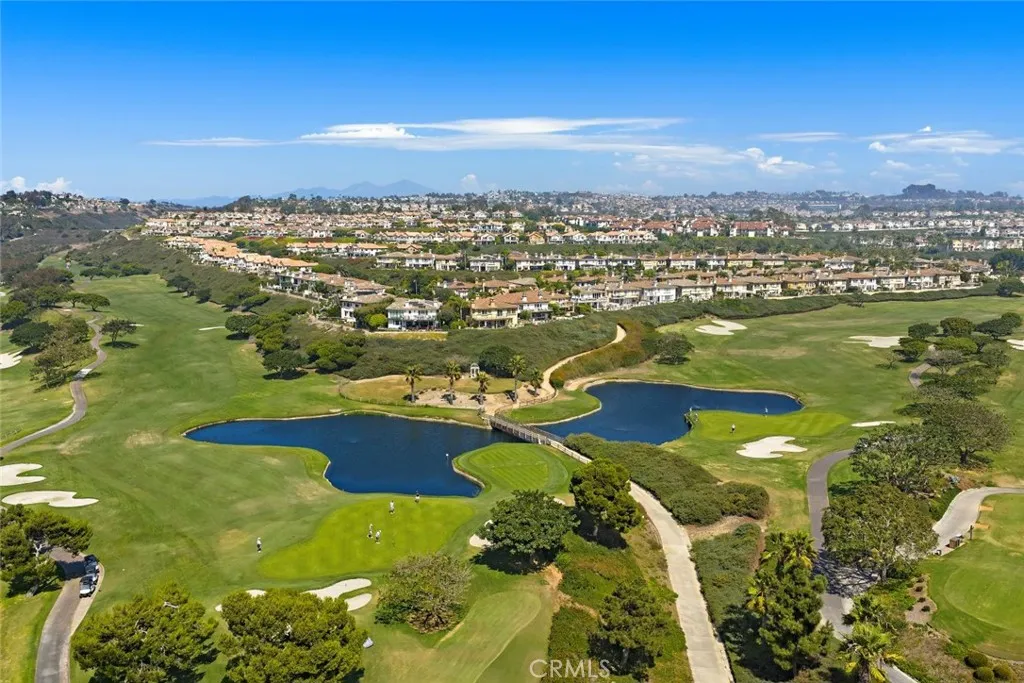 2 doors down from trail to golf course and beaches