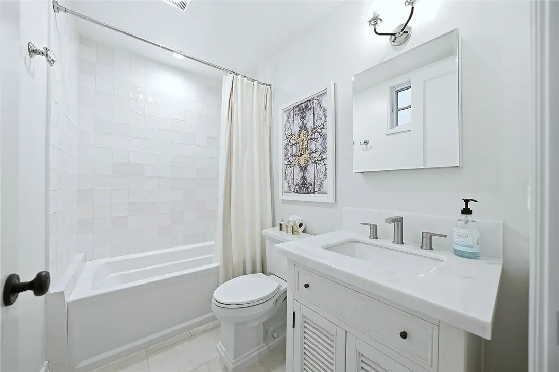 Studio bathroom