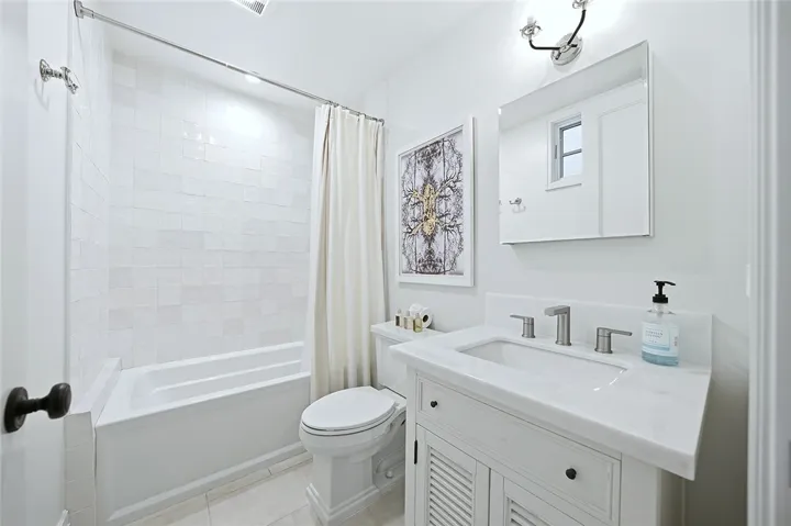 Studio bathroom