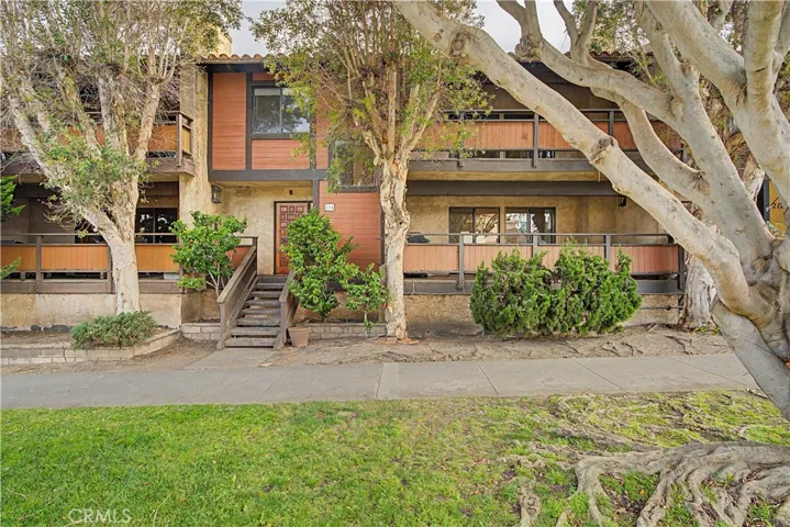 214 Topaz Street, Redondo Beach, California 90277