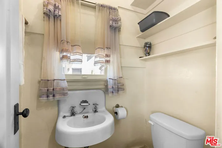 1621 5th Avenue, Los Angeles, California 90019