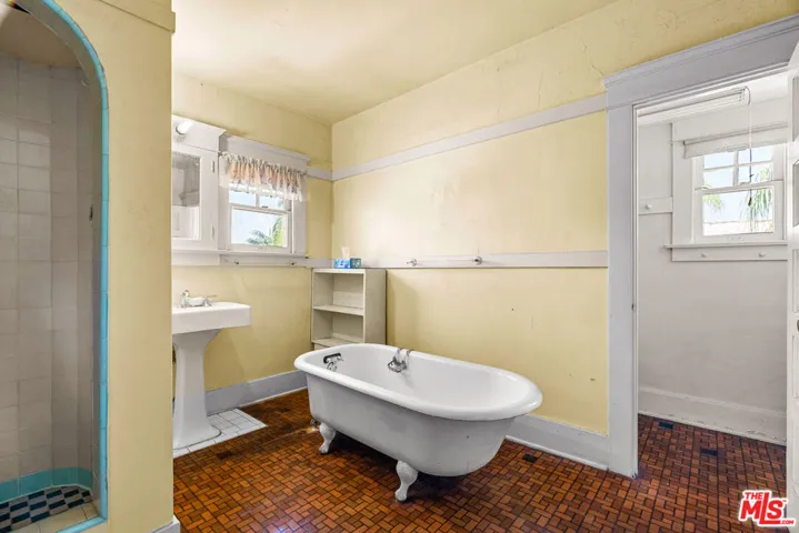 1621 5th Avenue, Los Angeles, California 90019