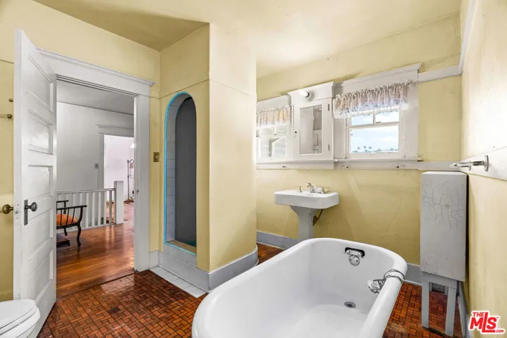 1621 5th Avenue, Los Angeles, California 90019