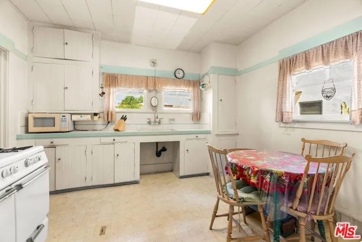1621 5th Avenue, Los Angeles, California 90019