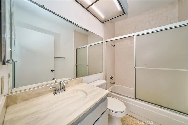 Secondary bedroom shower