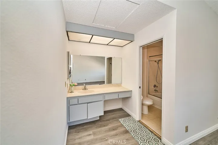 Masterroom bathroom