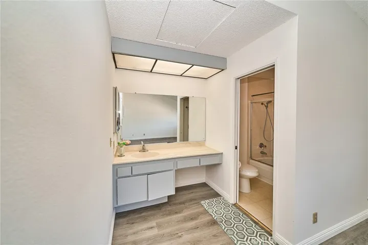 Masterroom bathroom