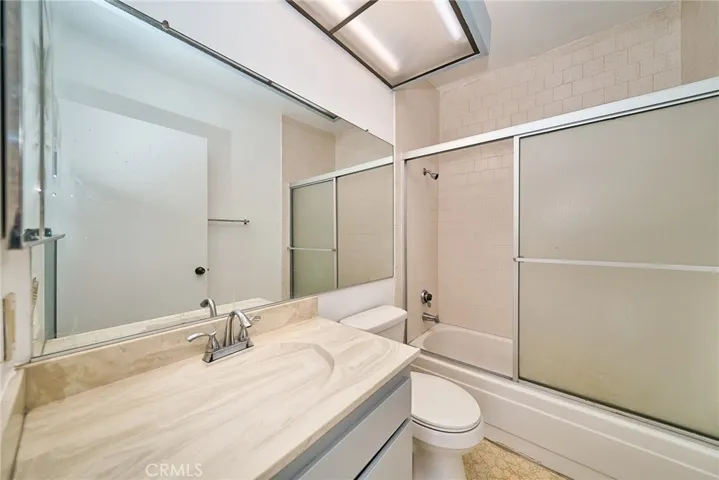 Secondary bedroom shower