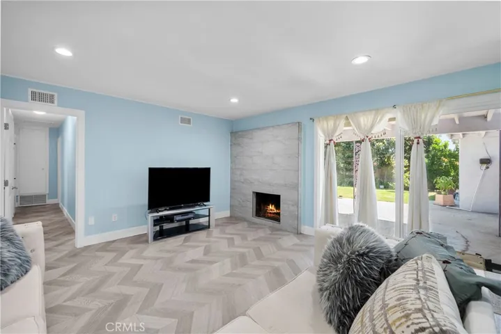 20110 Kinzie, Chatsworth, California 91311