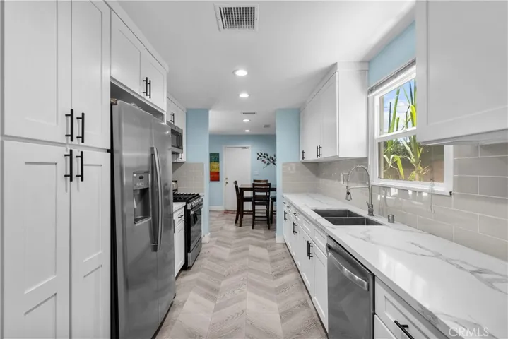 20110 Kinzie, Chatsworth, California 91311