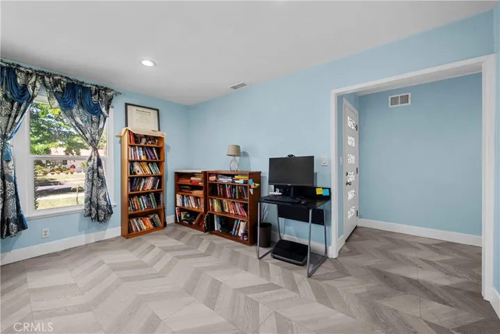 20110 Kinzie, Chatsworth, California 91311