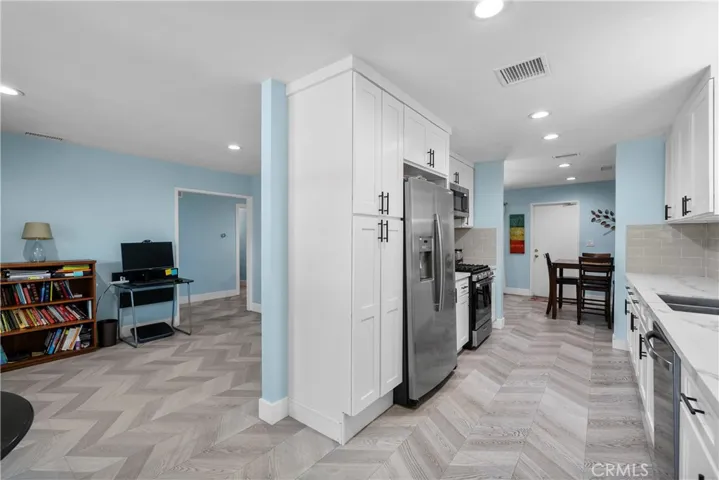 20110 Kinzie, Chatsworth, California 91311