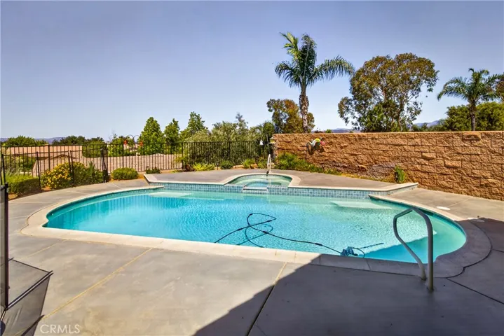 13596 Mesa Crest Drive, Yucaipa, California 92399