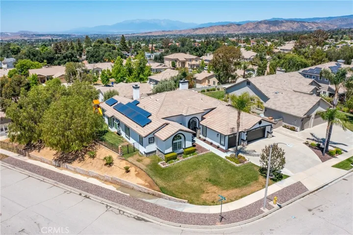 13596 Mesa Crest Drive, Yucaipa, California 92399