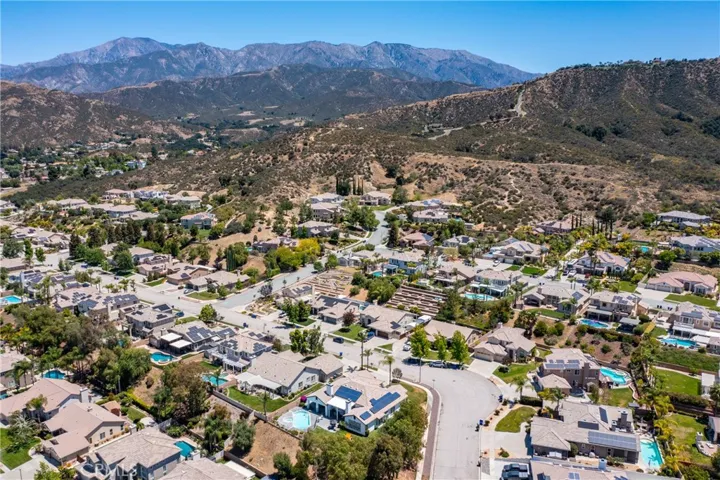 13596 Mesa Crest Drive, Yucaipa, California 92399
