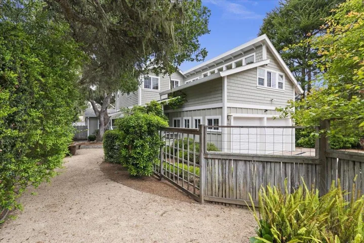 494 Grove Acre Avenue, Pacific Grove, California 93950