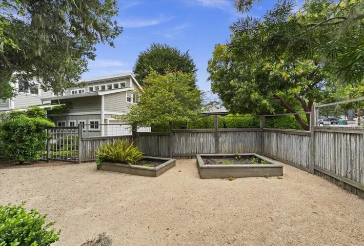 494 Grove Acre Avenue, Pacific Grove, California 93950