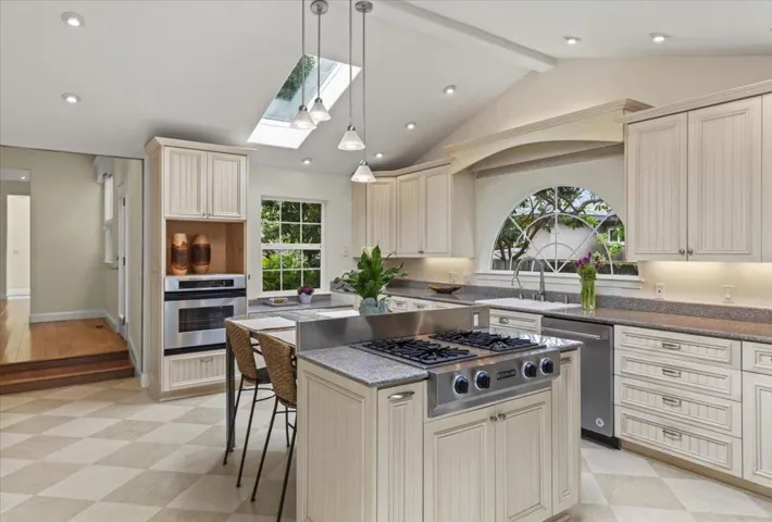 494 Grove Acre Avenue, Pacific Grove, California 93950